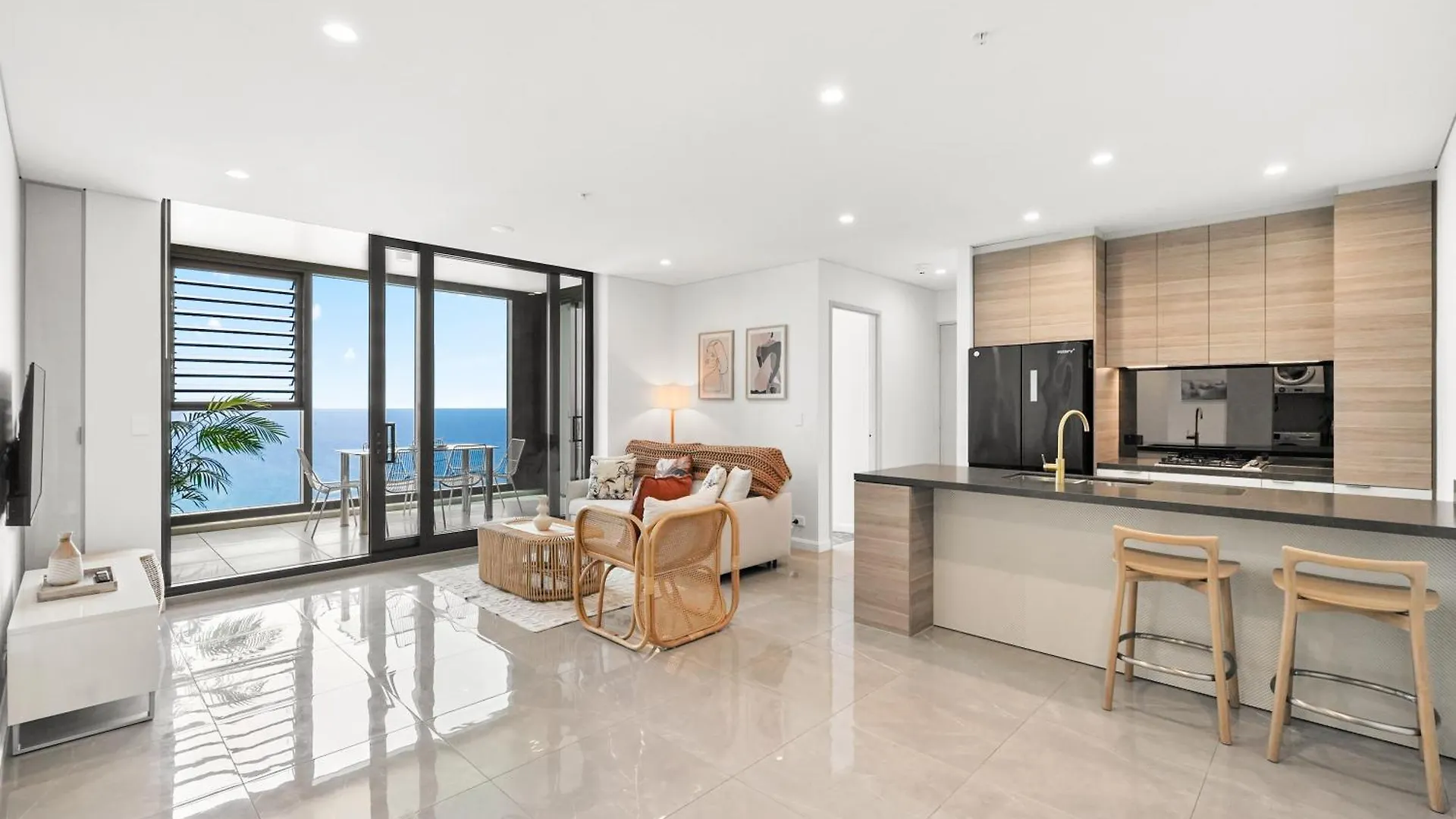 Skyhigh Suite With Ocean Views - Pet Friendly Gold Coast