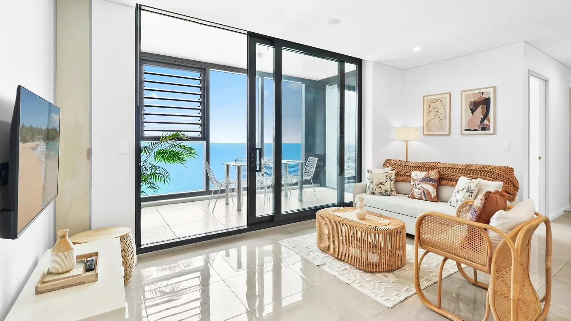 Skyhigh Suite With Ocean Views - Pet Friendly Gold Coast Australia