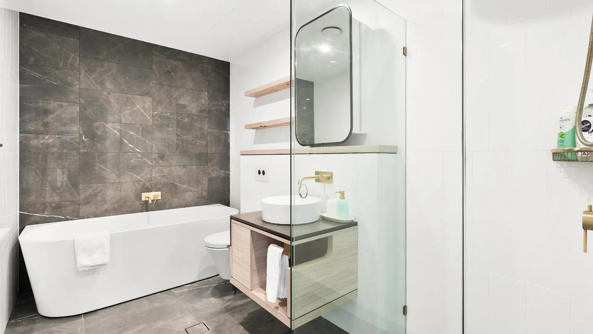Skyhigh Suite With Ocean Views - Pet Friendly Gold Coast